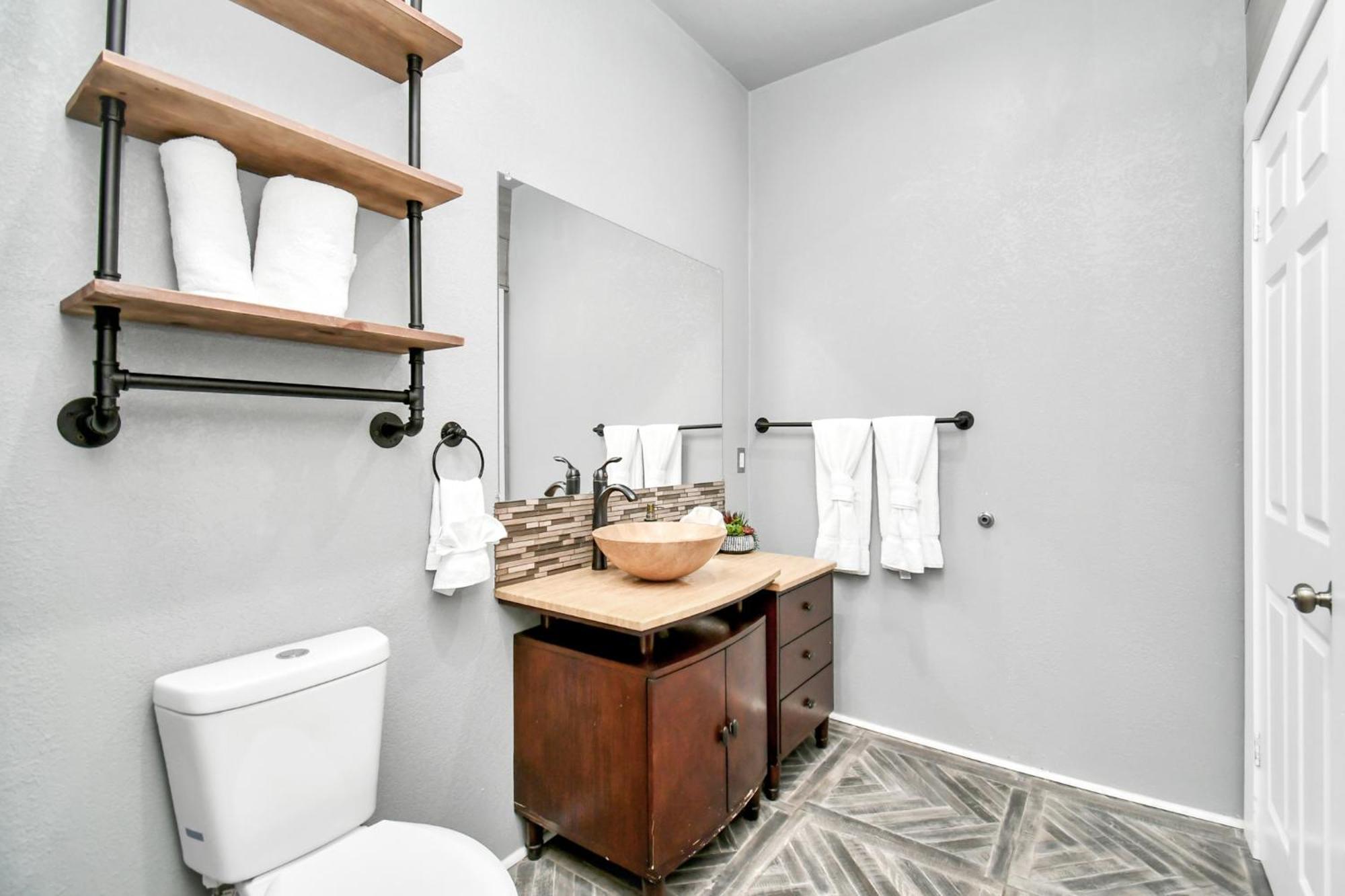 Nautical Loft With Outdoor Kitchen & Beach Access Apartment Galveston Bagian luar foto
